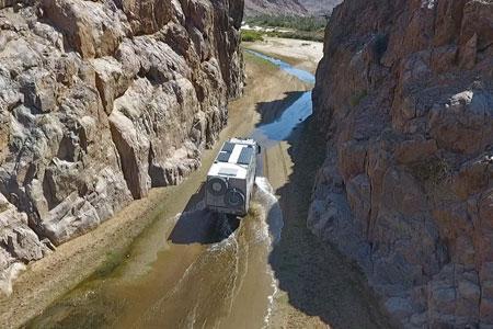 Through the Hoarusib gorge