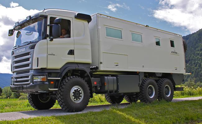 GLOBECRUISER-6500 – monté sur un châssis SCANIA 6x6 – véhicule parfait pour les voyages en famille